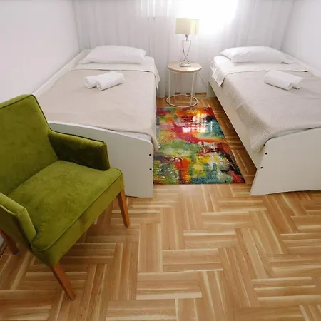 Apartment Stylish With Balcony And Sea View *